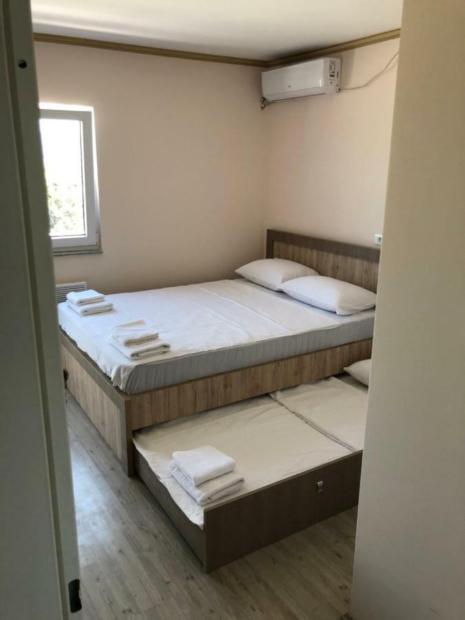 Kubi Hotel Struga Luaran gambar