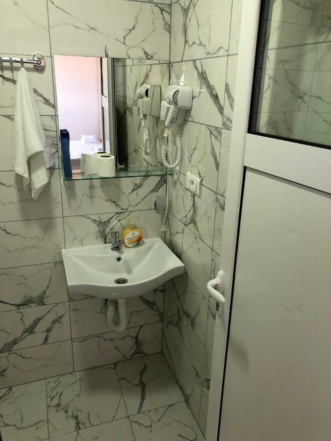 Kubi Hotel Struga Luaran gambar